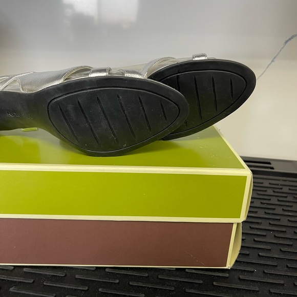 NATURALIZER Silver Metallic Comfort Summer Heels Sz 6.5 Dressy Kadie Prissy - Picture 13 of 14